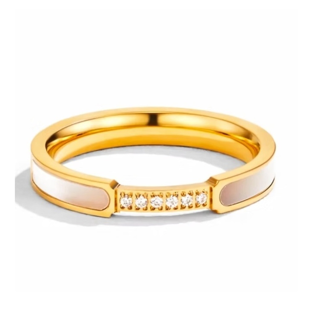 18K Gold PVD Ring with Crystal Accents Waterproof Hypoallergenic Size 7 NEW